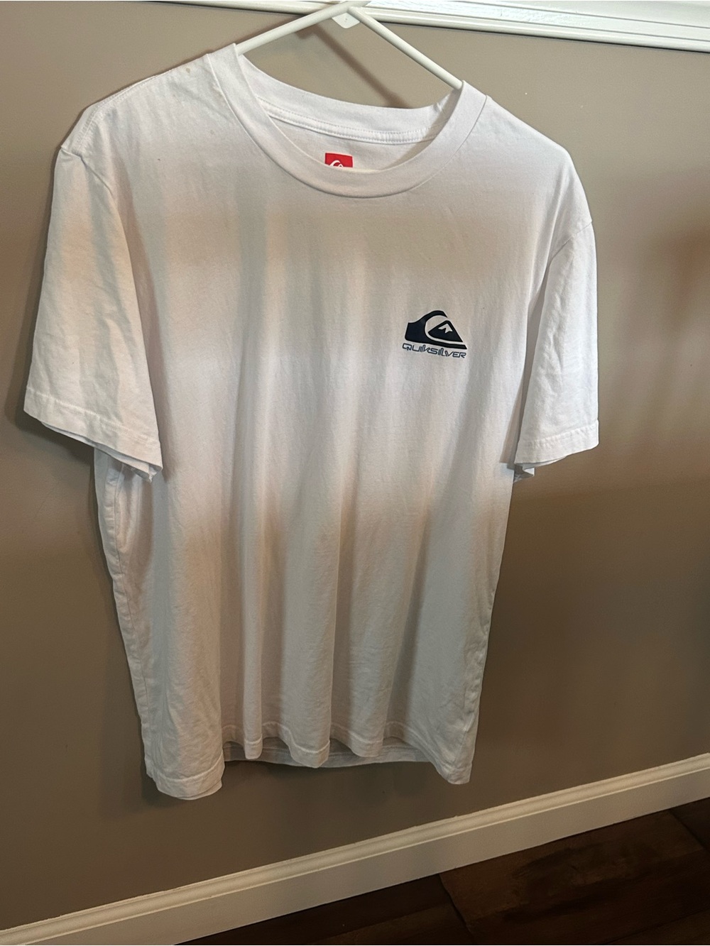 Quiksilver Men's White Logo Short-Sleeve T-Shirt  NWOT  Size X Large